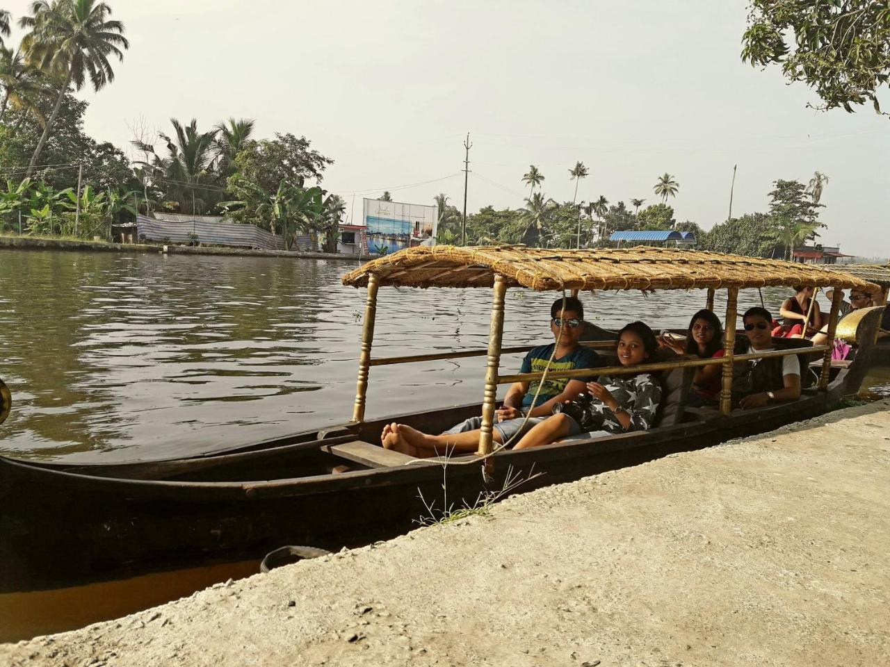 Aham Yoga Nest Bed & Breakfast Alappuzha Bagian luar foto